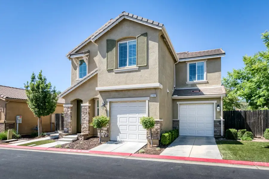 2102 E Makenna Drive, Fresno, CA 93730 - #2