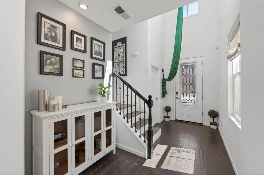 2102 E Makenna Drive, Fresno, CA 93730 - #3