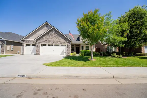 6796 W Oak Avenue, Fresno, CA 93722