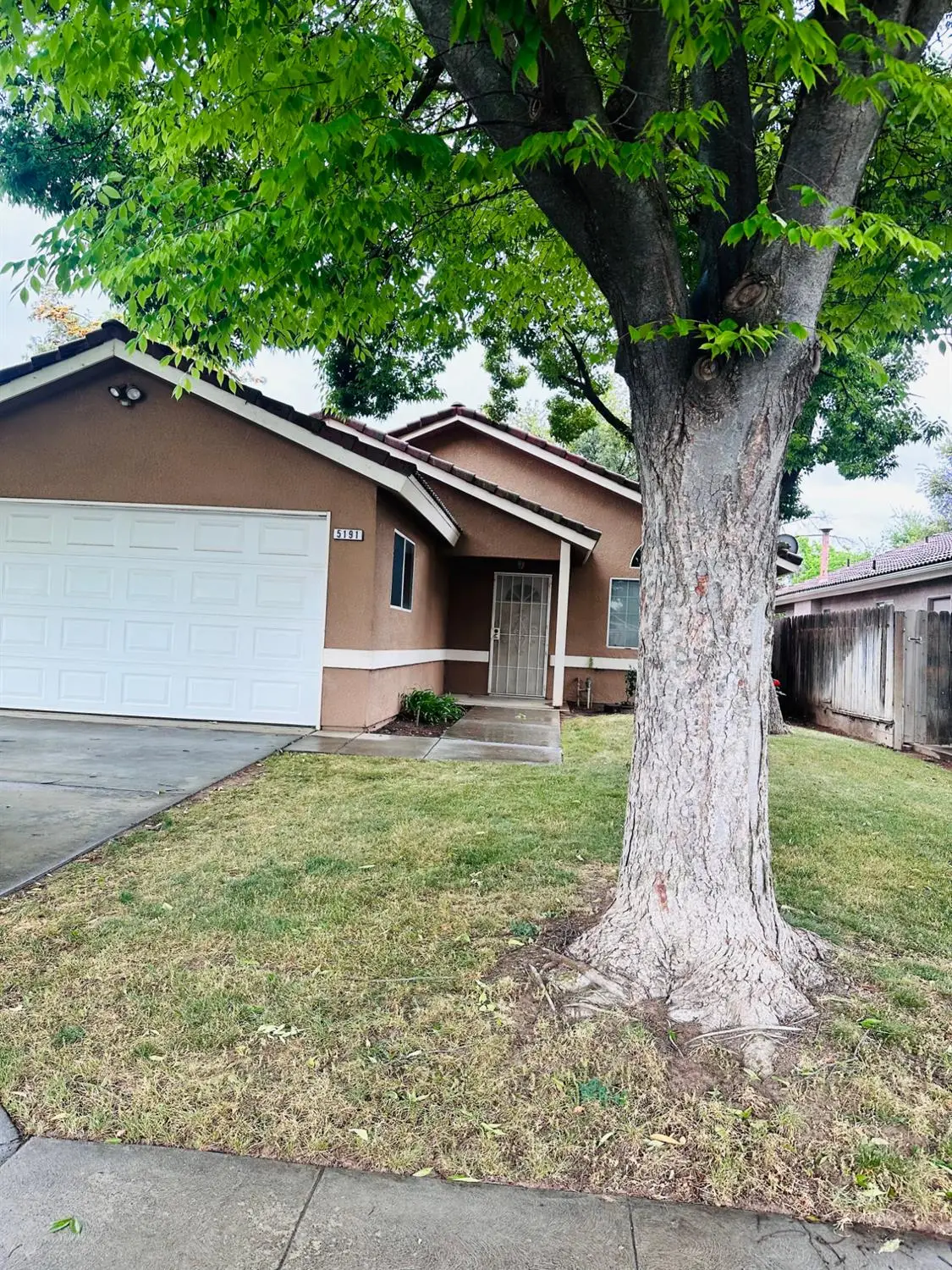 5191 W Fremont, Fresno, CA 93722 - #1