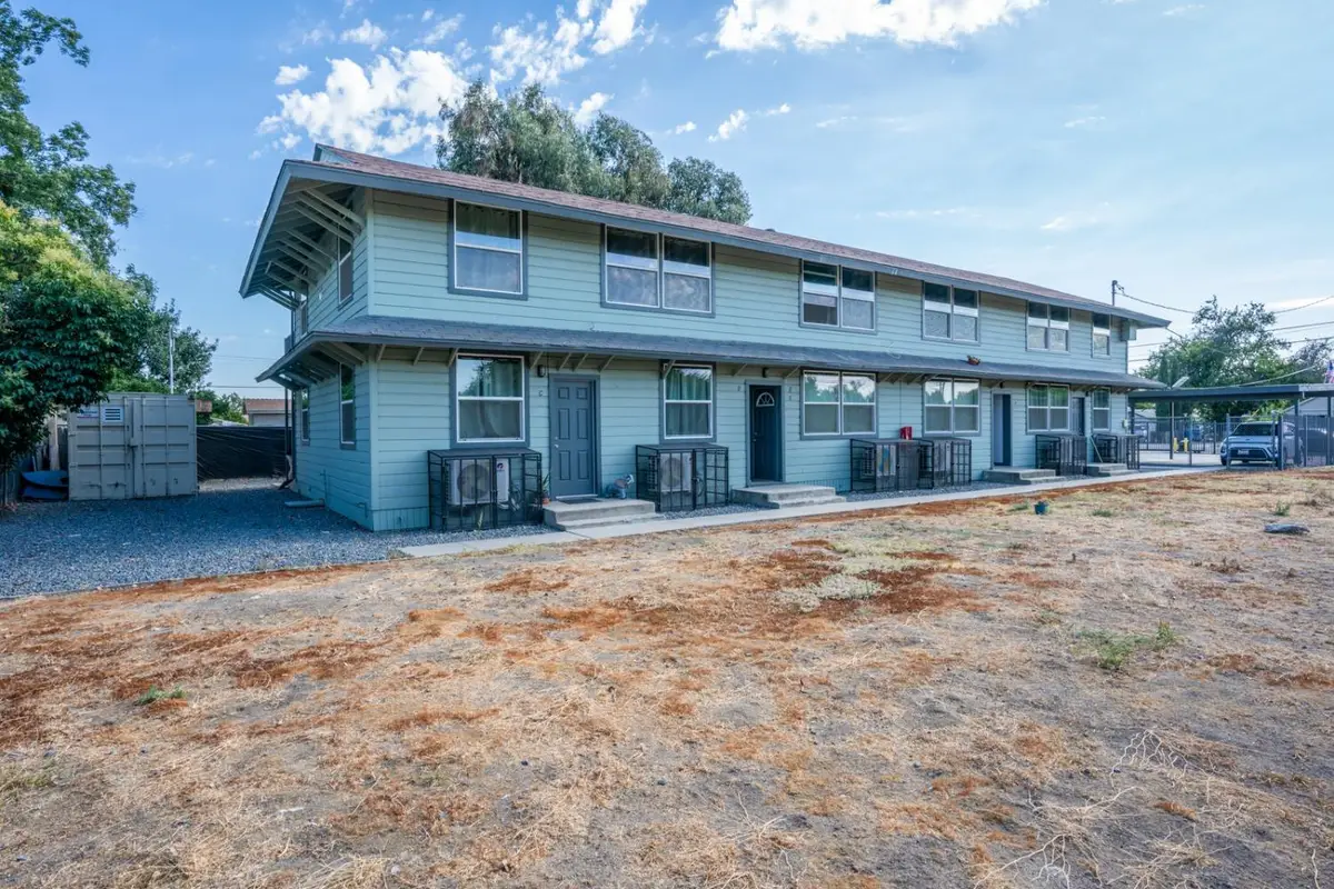 2567 S Rowell Avenue, Fresno, CA 93725 - #1