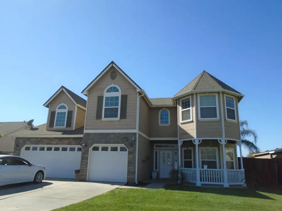 2288 N Arbor Avenue, Hanford, CA 93230 - #2