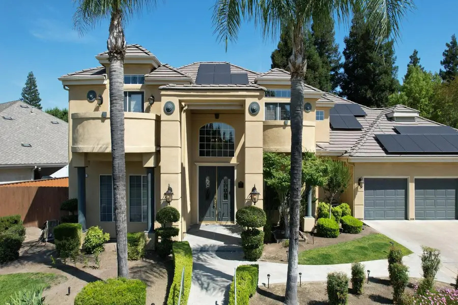 466 E Hillcrest Avenue, Fresno, CA 93720 - #3