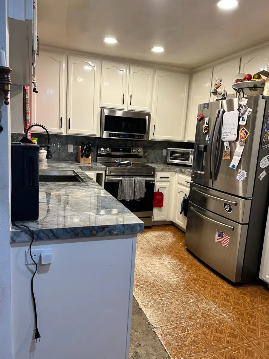 5802 W Locust Avenue, Fresno, CA 93722 - #3