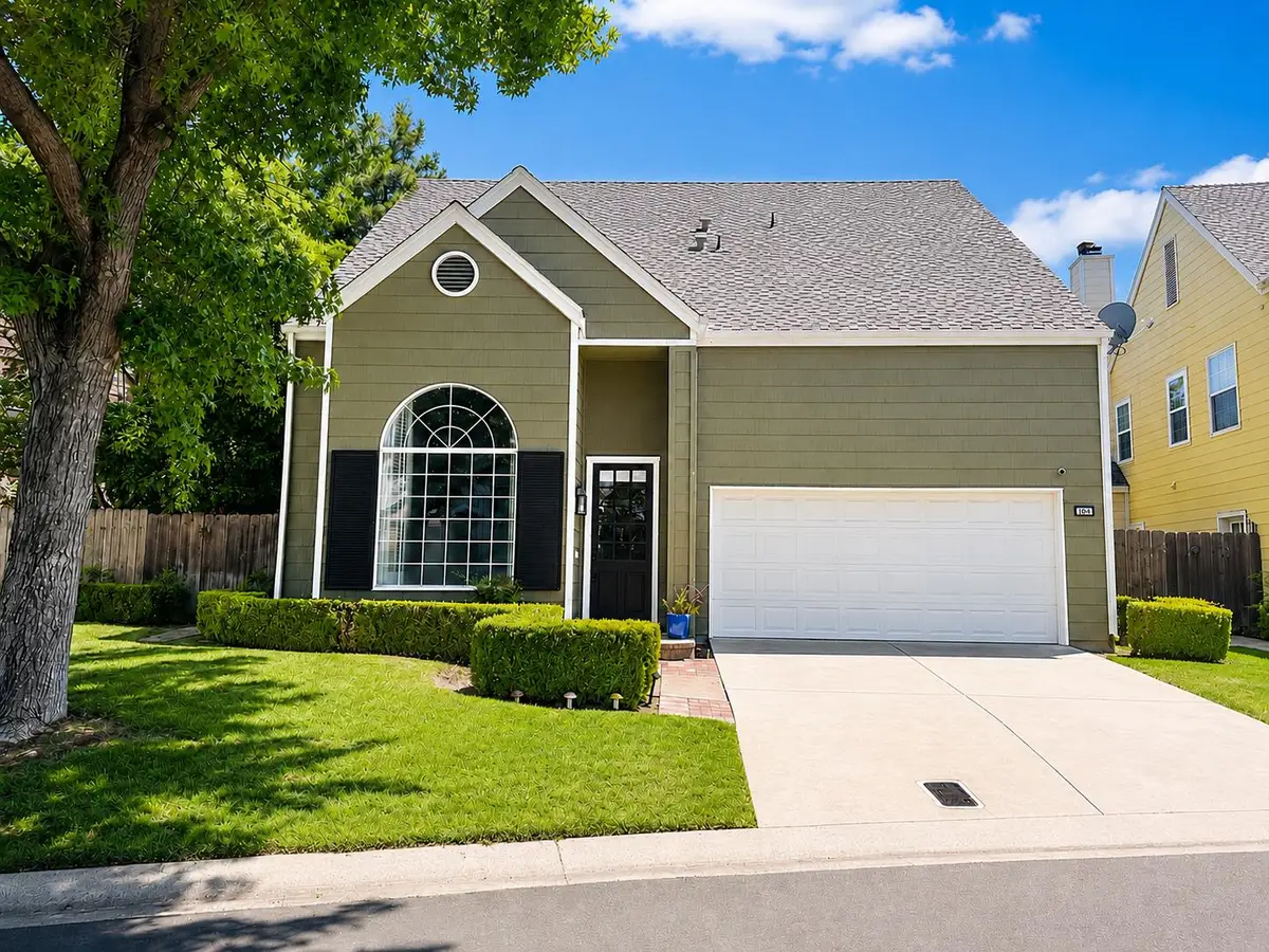 1047 E Monticello Circle, Fresno, CA 93720 - #1