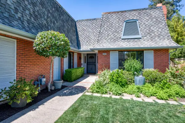 2802 W Downing Court, Fresno, CA 93711