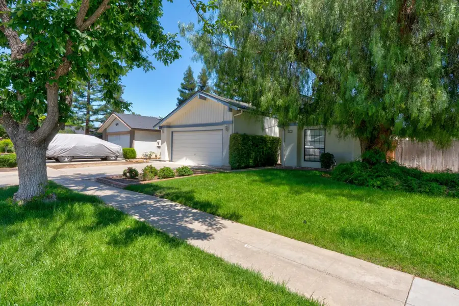 367 W Teague Avenue, Fresno, CA 93711 - #2