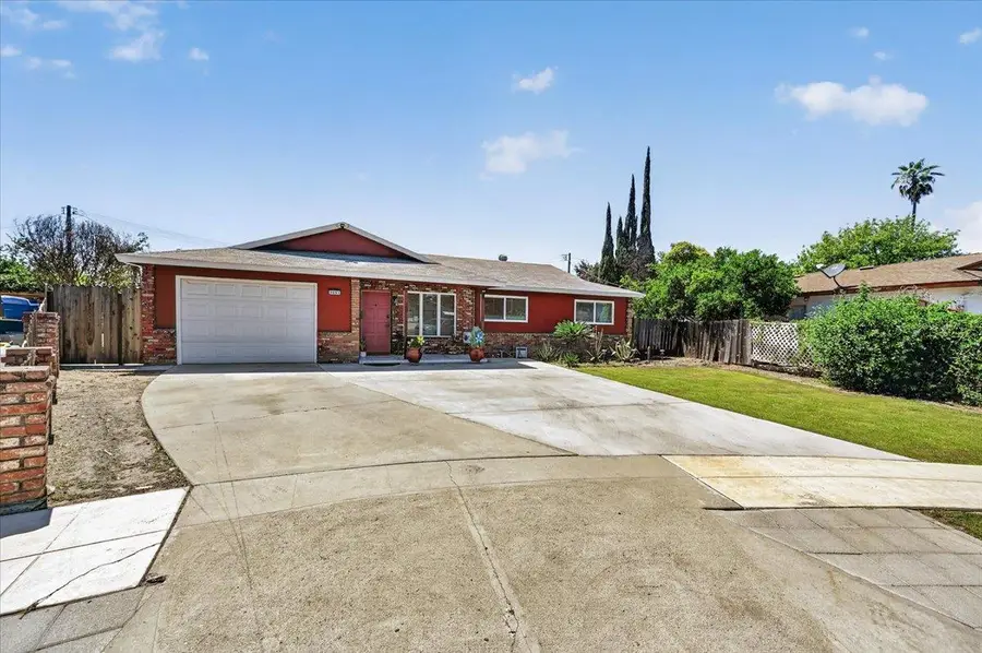 3097 W Sussex Way, Fresno, CA 93722 - #2