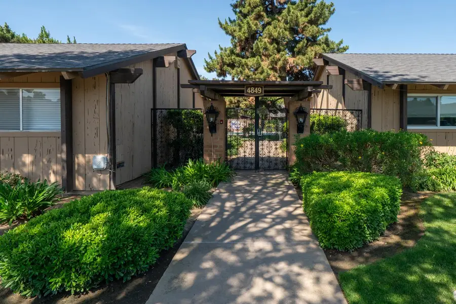 4849 N 7th Street #E, Fresno, CA 93726 - #2
