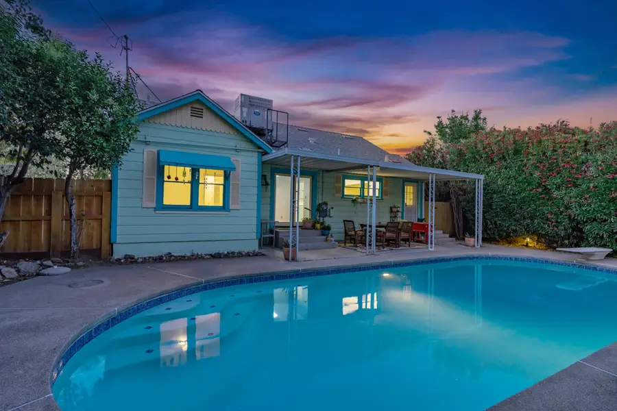 2704 E Michigan Avenue, Fresno, CA 93703 - #2