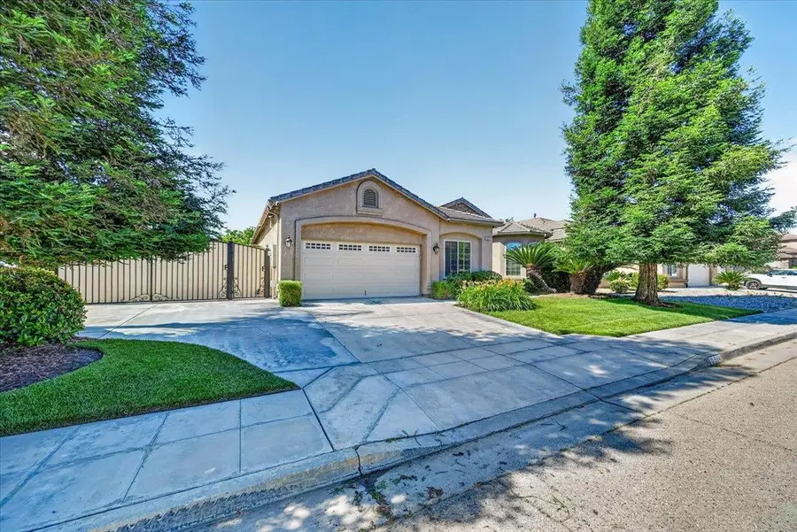 5840 E Erin Avenue, Fresno, CA 93727 - #2