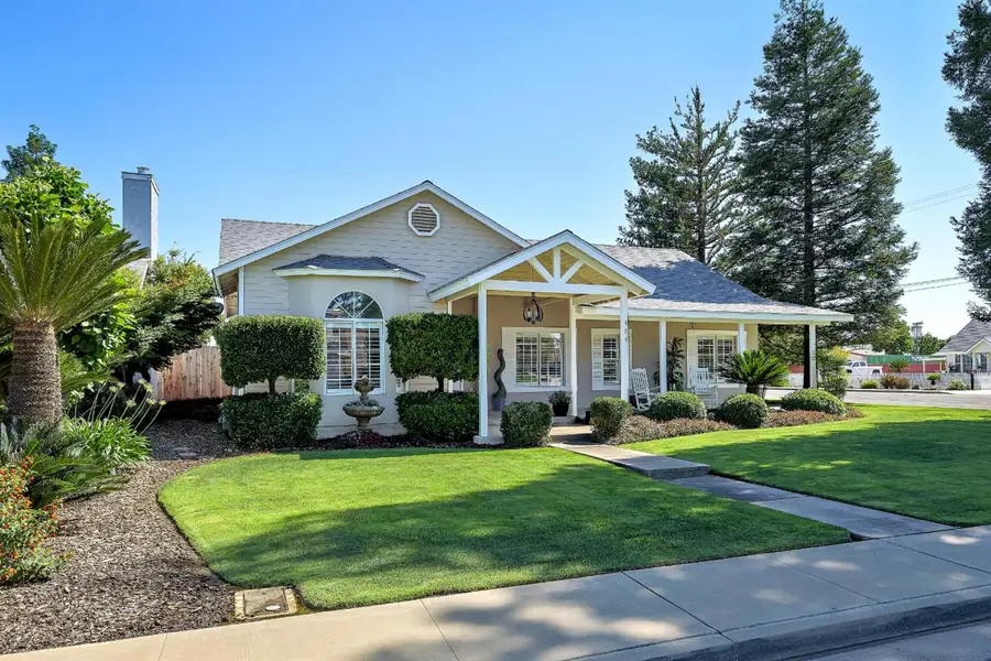 474 Euclid Circle, Dinuba, CA 93618 - #2