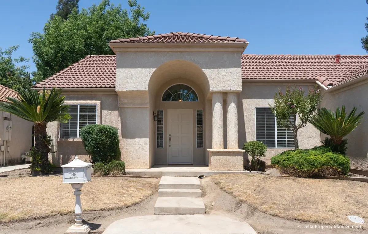 1044 E Manhattan Avenue, Fresno, CA 93720 - #1
