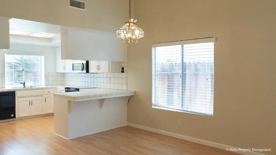 1044 E Manhattan Avenue, Fresno, CA 93720 - #3