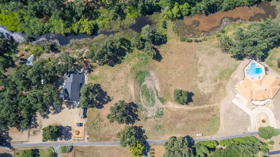 1185 S Riverbend, Sanger, CA 93657 - #2