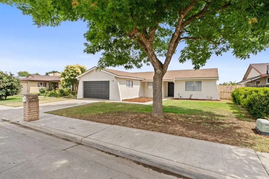5339 W Swift Avenue, Fresno, CA 93722 - #2