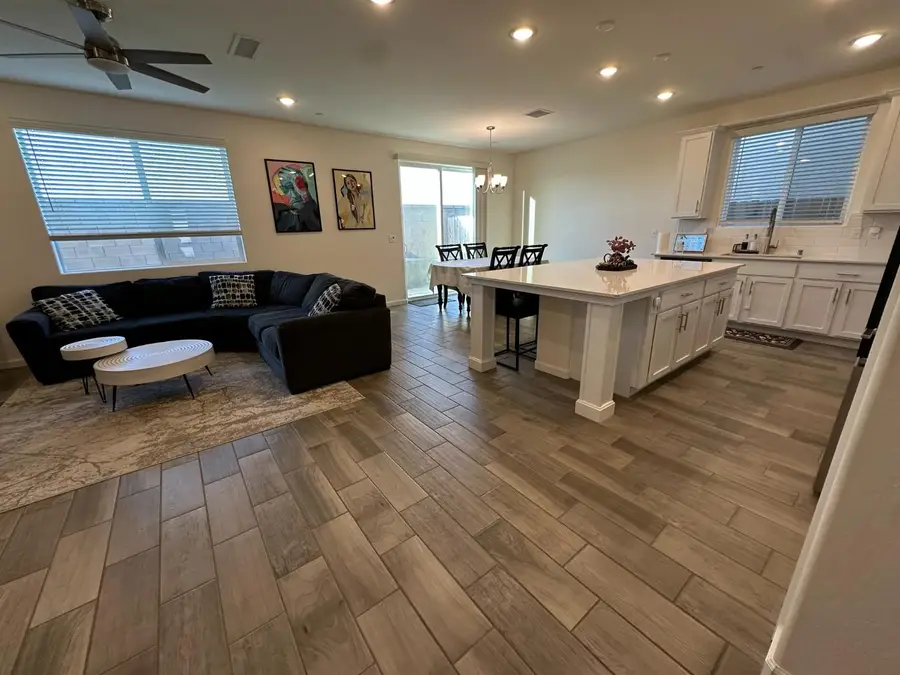 6606 E Carmen Ave, Fresno, CA 93727 - #3