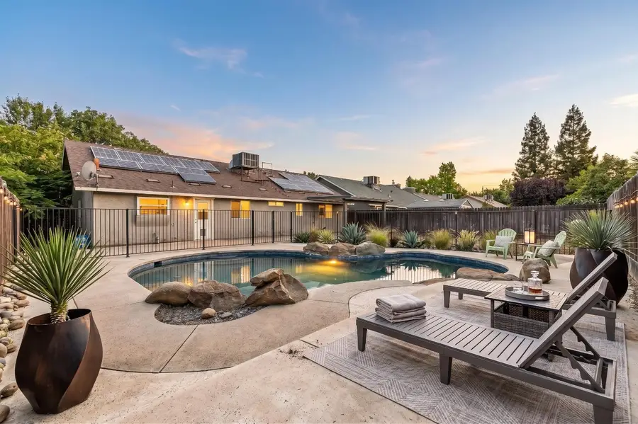 1028 W Minarets Avenue, Fresno, CA 93650 - #3
