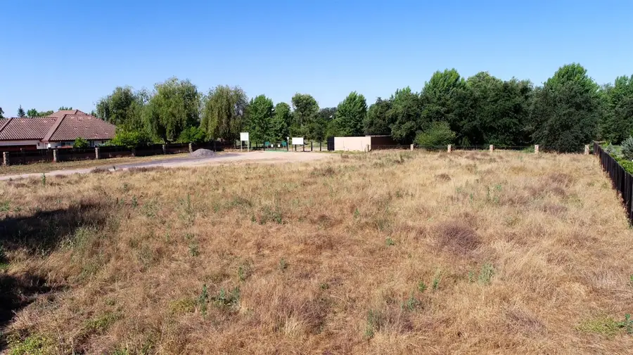 243 S Kingswood Parkway, Reedley, CA 93654 - #3