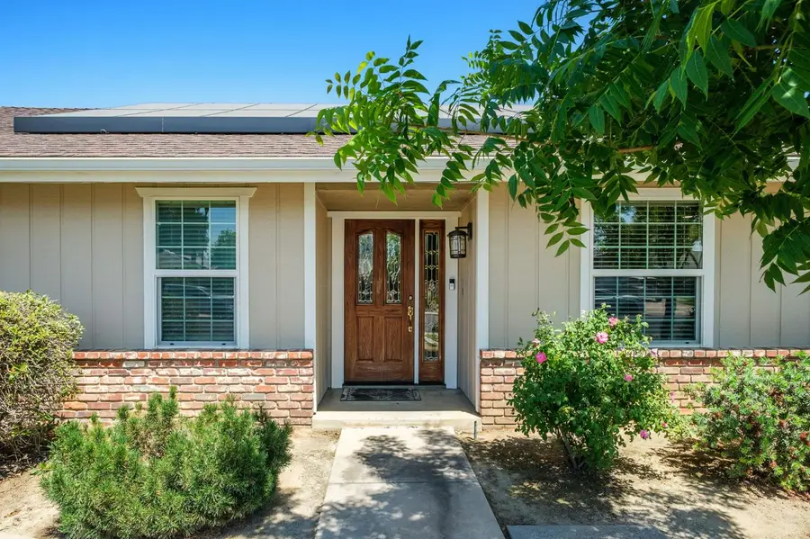 820 N Nichols Avenue, Dinuba, CA 93618 - #3