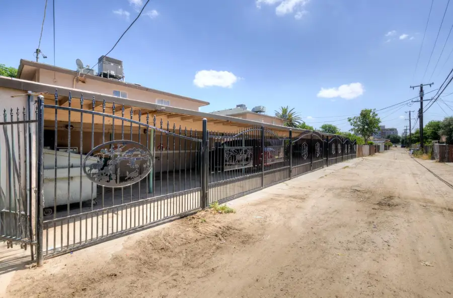 435 N Valeria Street, Fresno, CA 93701 - #3