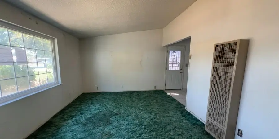 1152 E Drummond Avenue, Fresno, CA 93706 - #2