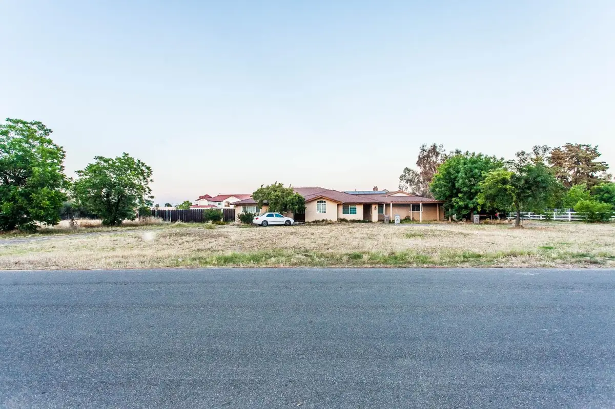 7464 Paula Ave., Fresno, CA 93611 - #1