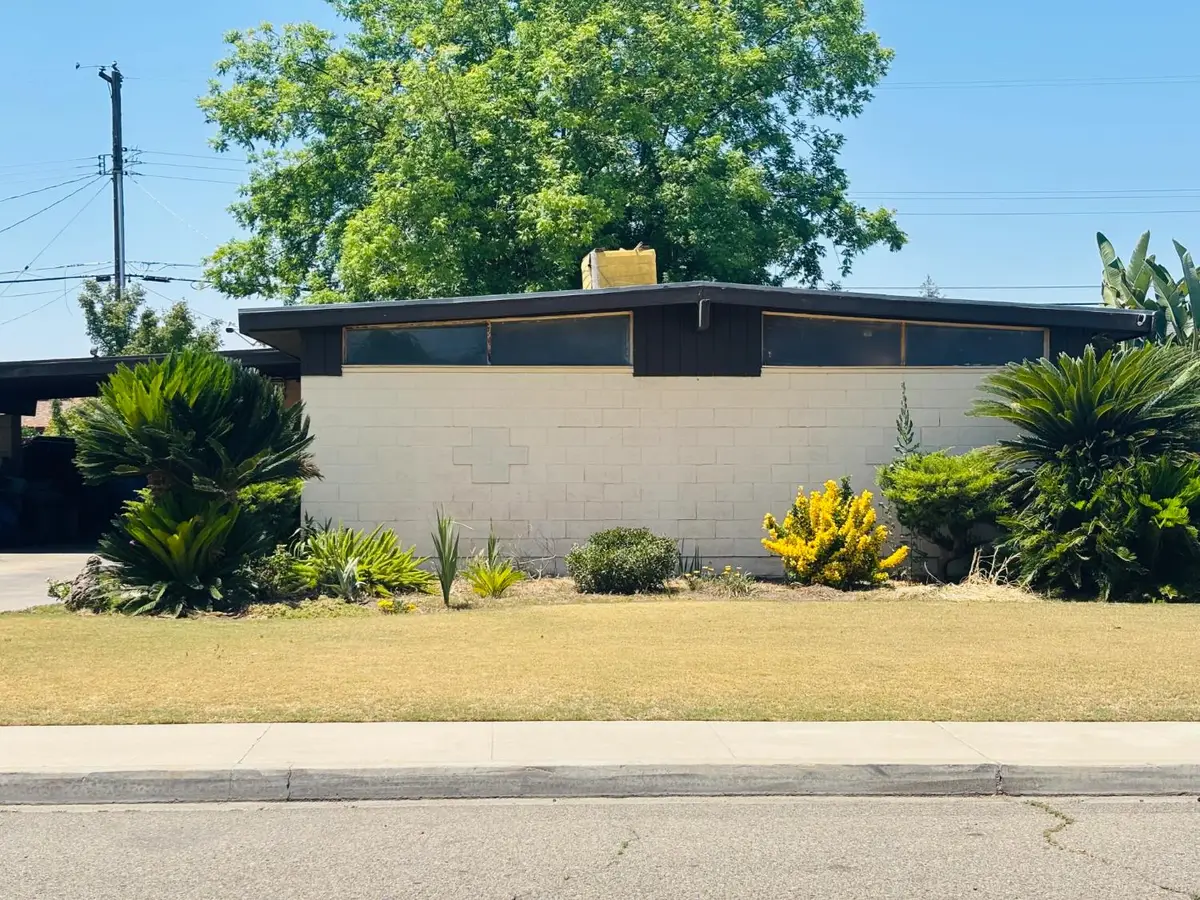 1153 N Pecan Avenue, Reedley, CA 93654 - #1