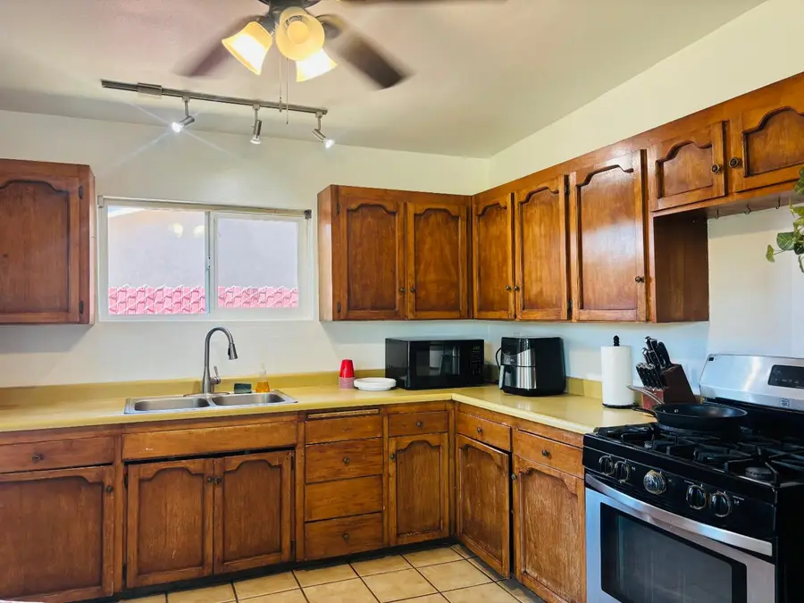 1153 N Pecan Avenue, Reedley, CA 93654 - #3