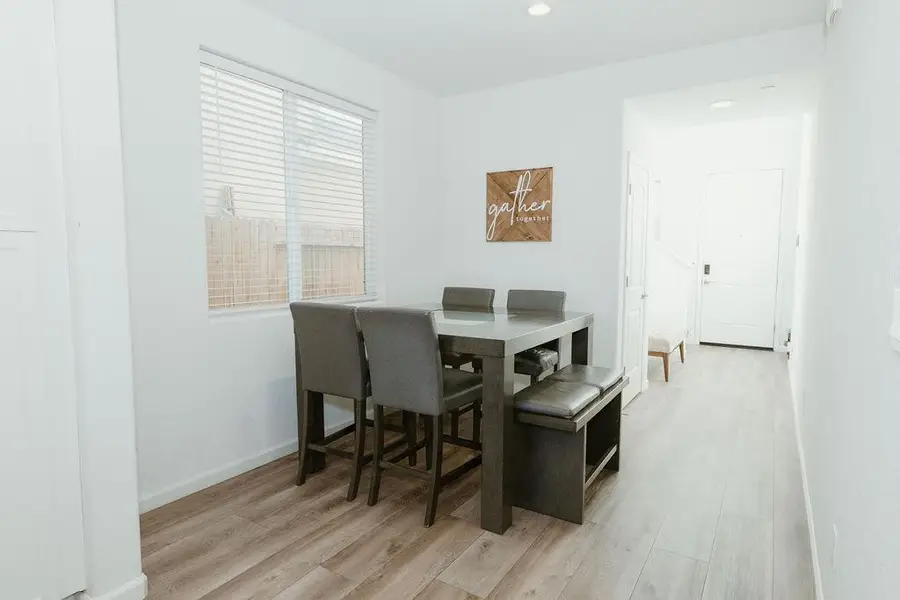 947 W Payson Ave, Visalia, CA 93291 - #2