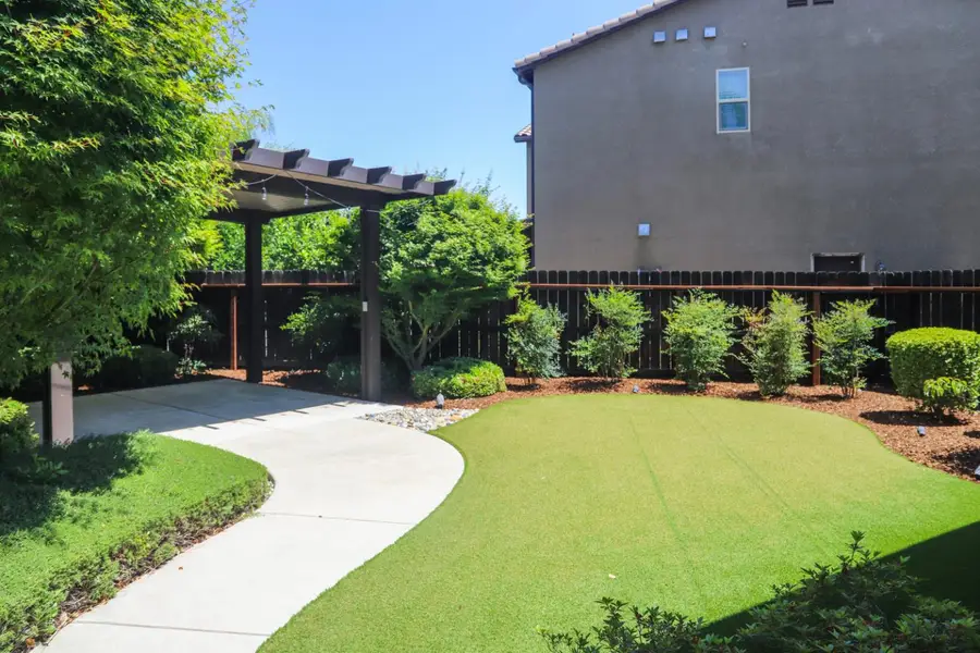11333 N Tresana Avenue, Fresno, CA 93730 - #3