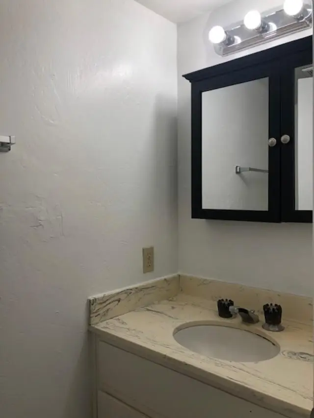 888 Greenfield Avenue #F, Hanford, CA 93230 - #3
