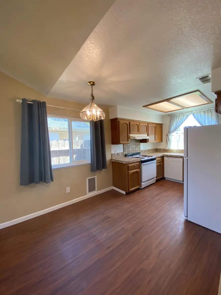 367 Strauss Lane, Madera, CA 93637 - #3