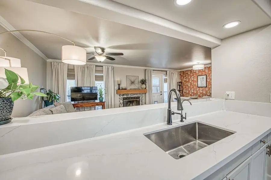 921 E Foxhill Drive, Fresno, CA 93720 - #2