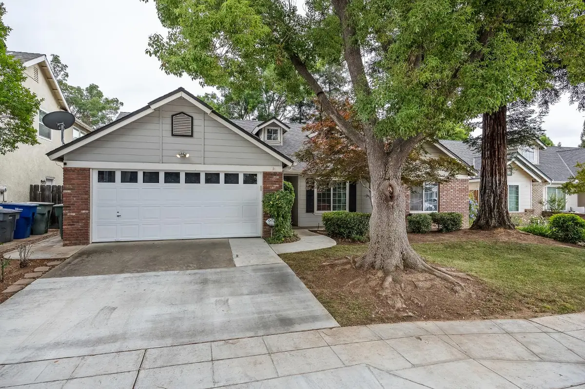2047 Muncie Avenue, Fresno, CA 93720 - #1