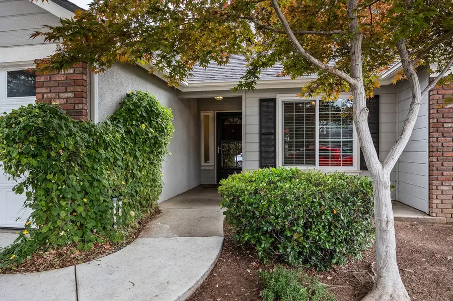 2047 Muncie Avenue, Fresno, CA 93720 - #2