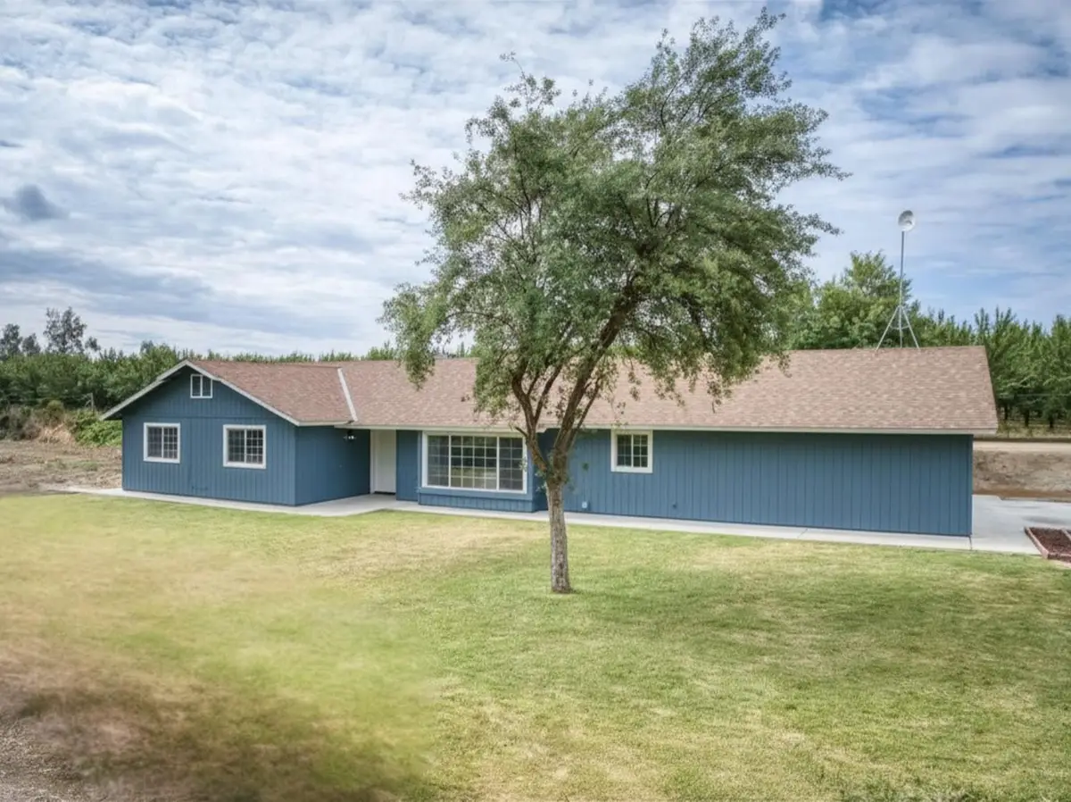 1418 N Del Rey Avenue, Sanger, CA 93657 - #1