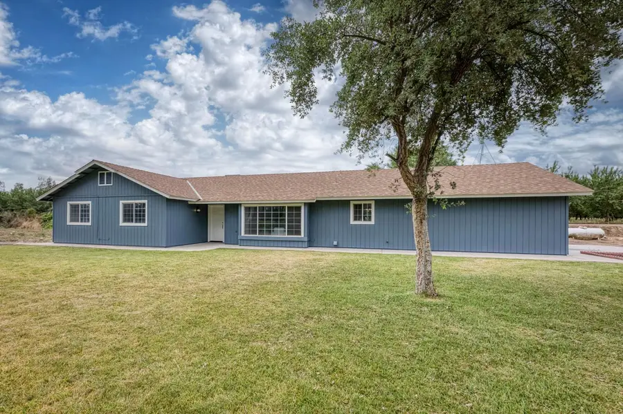 1418 N Del Rey Avenue, Sanger, CA 93657 - #3