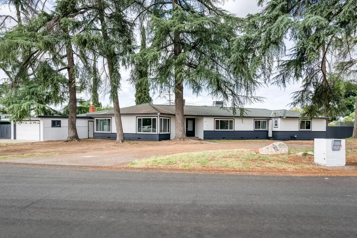 4205 Ralph Lane N, Fresno, CA 93727 - #1