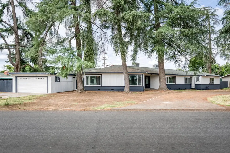 4205 Ralph Lane N, Fresno, CA 93727 - #3