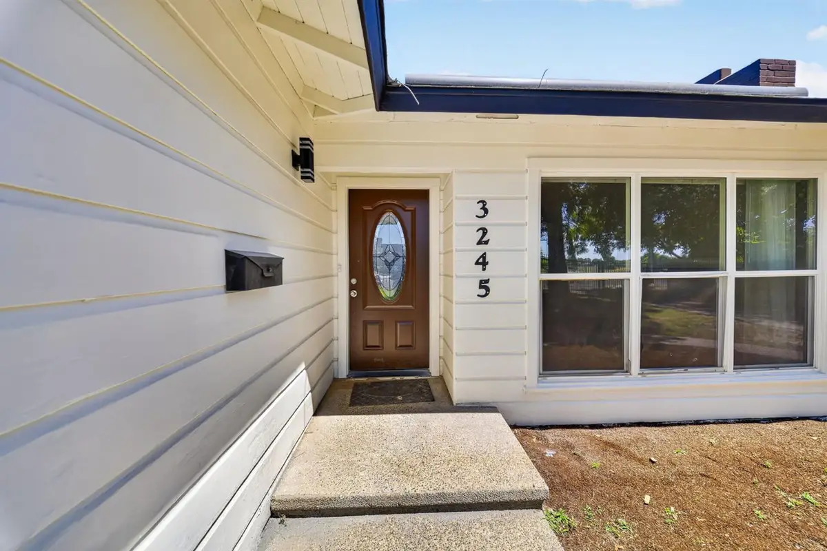 3245 E Gettysburg Avenue, Fresno, CA 93726 - #1