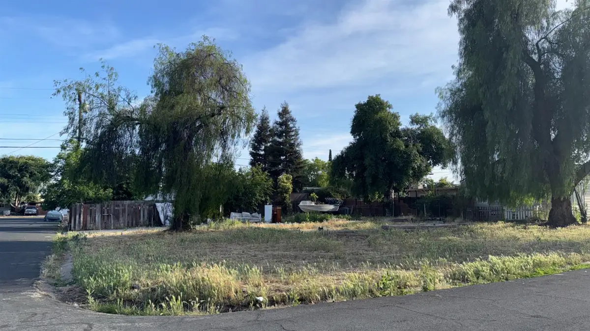 94 E Sussex Way, Fresno, CA 93704 - #1