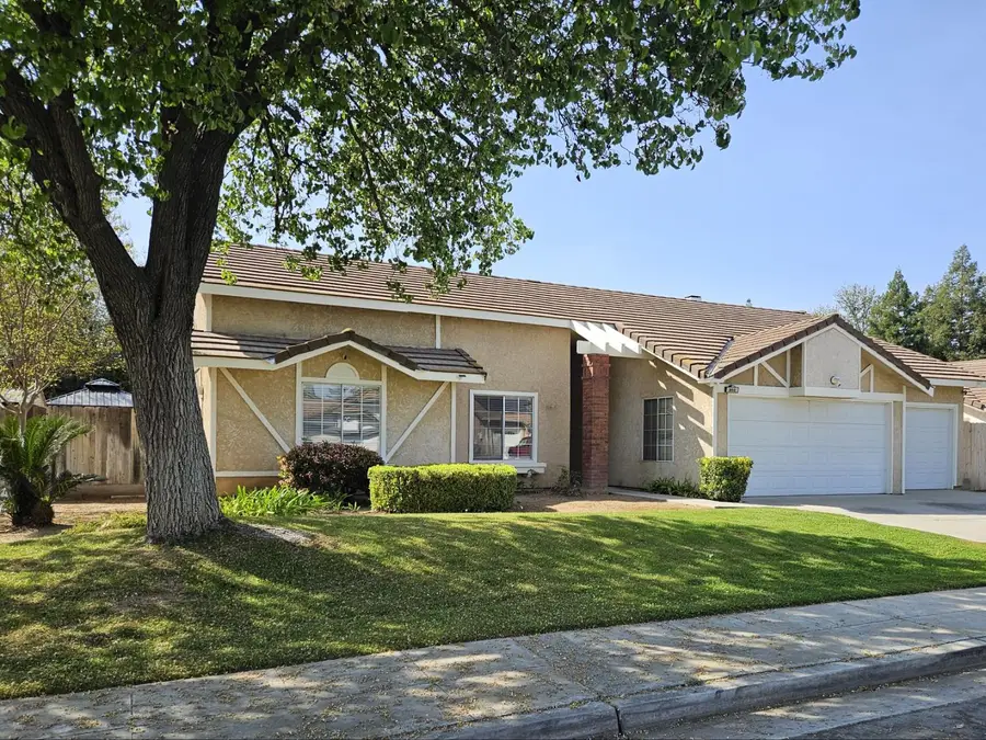 860 Mcarthur Avenue, Clovis, CA 93611 - #2