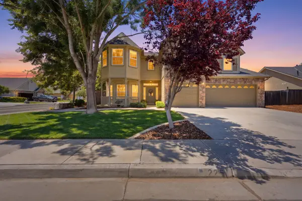 2254 Foxhill Place, Hanford, CA 93230