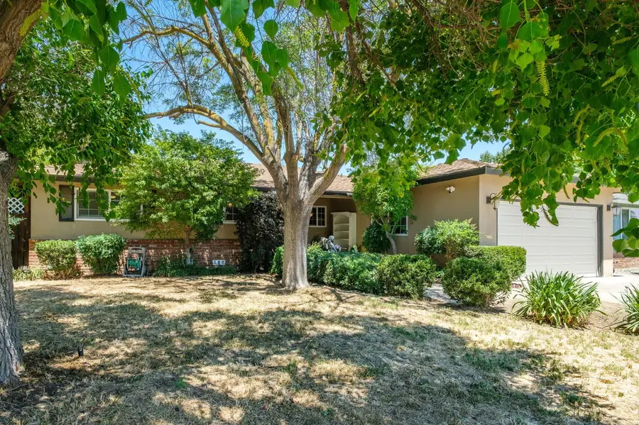2564 E Los Altos Avenue, Fresno, CA 93710 - #2