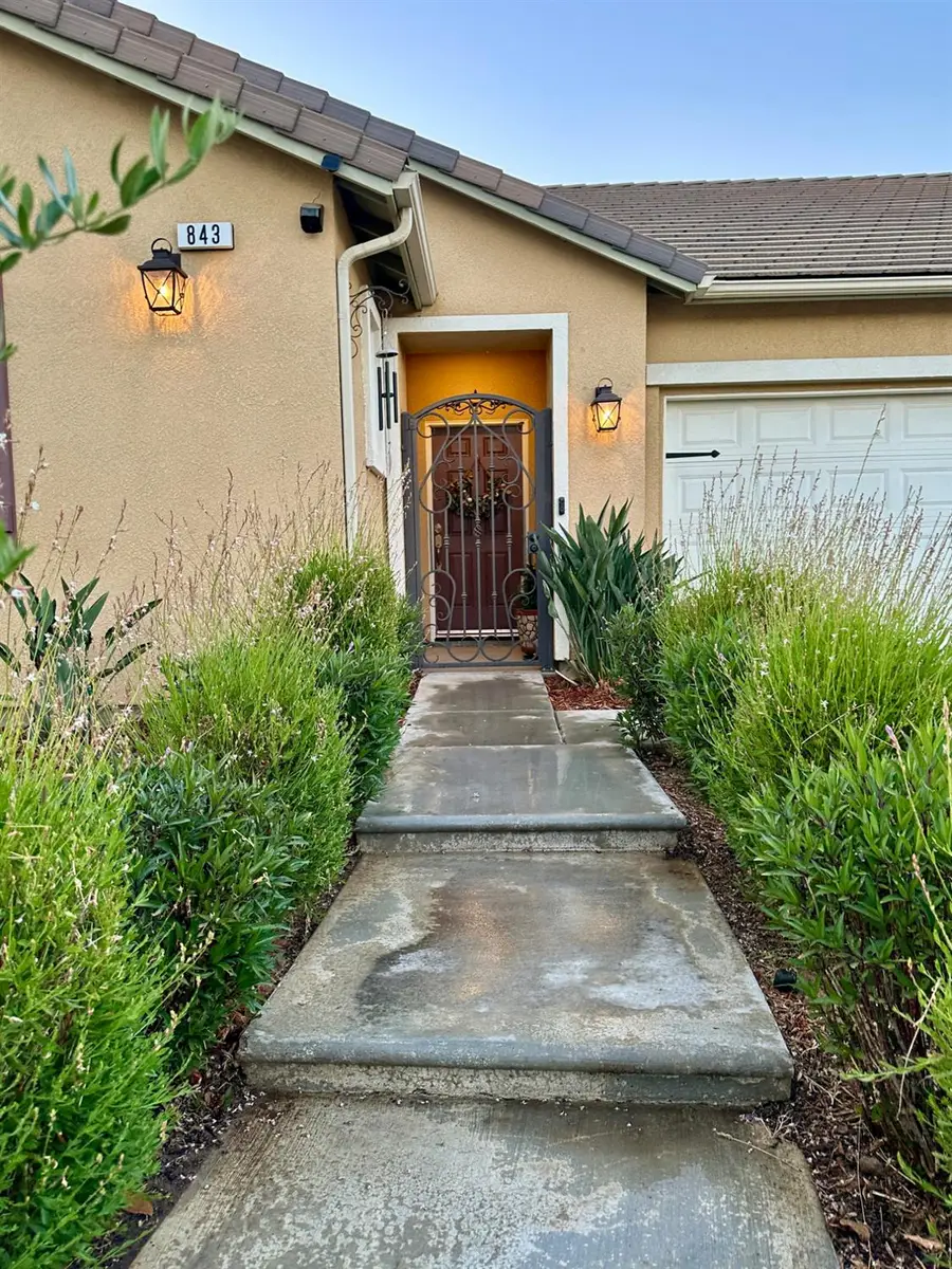 843 Bellis, Dinuba, CA 93618 - #2