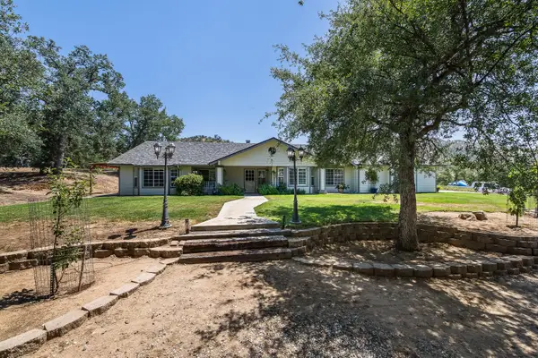 21965 Oak Hill Lane, Clovis, CA 93619