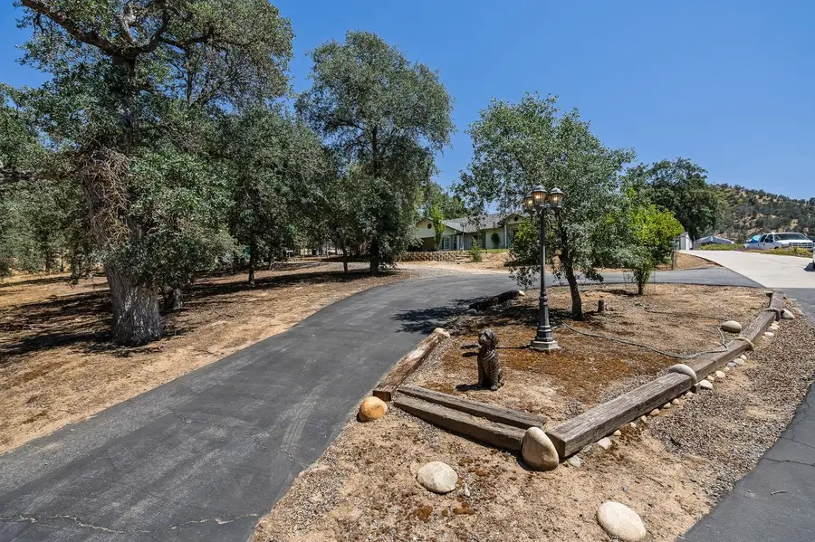 21965 Oak Hill Lane, Clovis, CA 93619 - #2