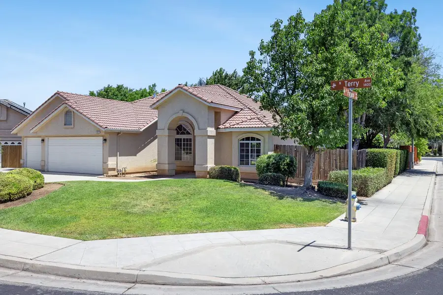 1471 N Terry Avenue, Clovis, CA 93619 - #3