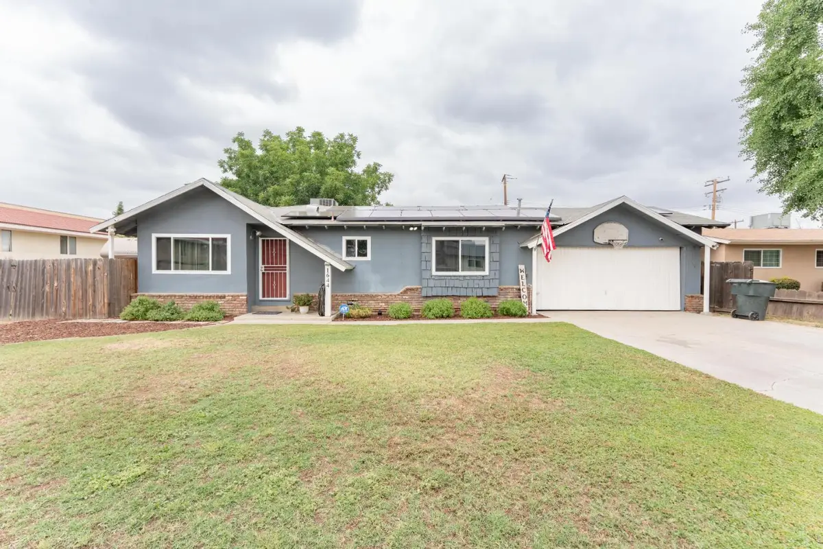 1644 W Victor Avenue, Visalia, CA 93277 - #1